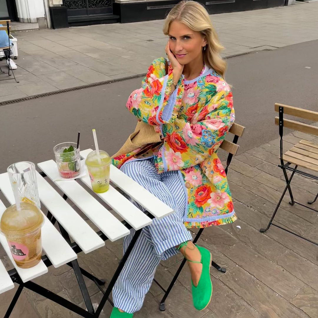 GR - Women's vibrant floral jacket with eye-catching buttons