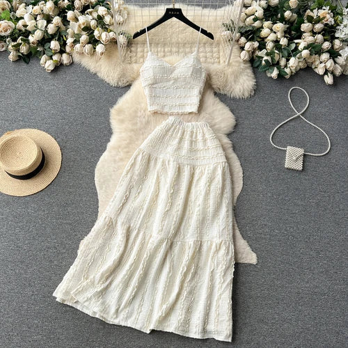 GR | Elegant two-piece set with lace top and tiered skirt