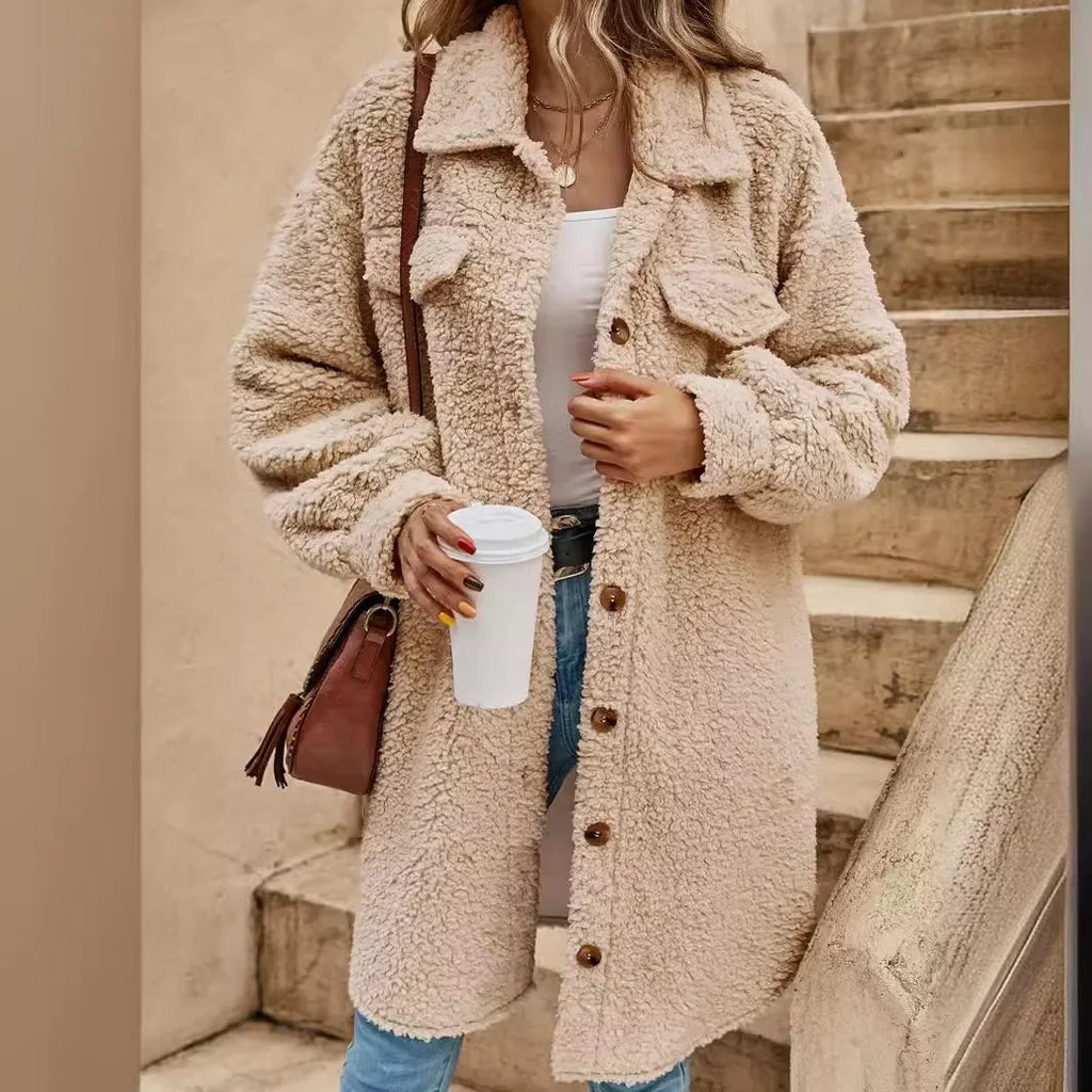 GR - Women's button-up coat with eye-catching buttons