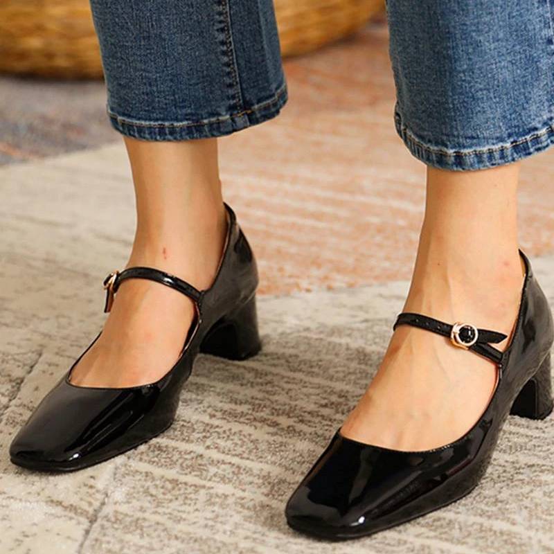 GR | Shoes with shiny block heels 