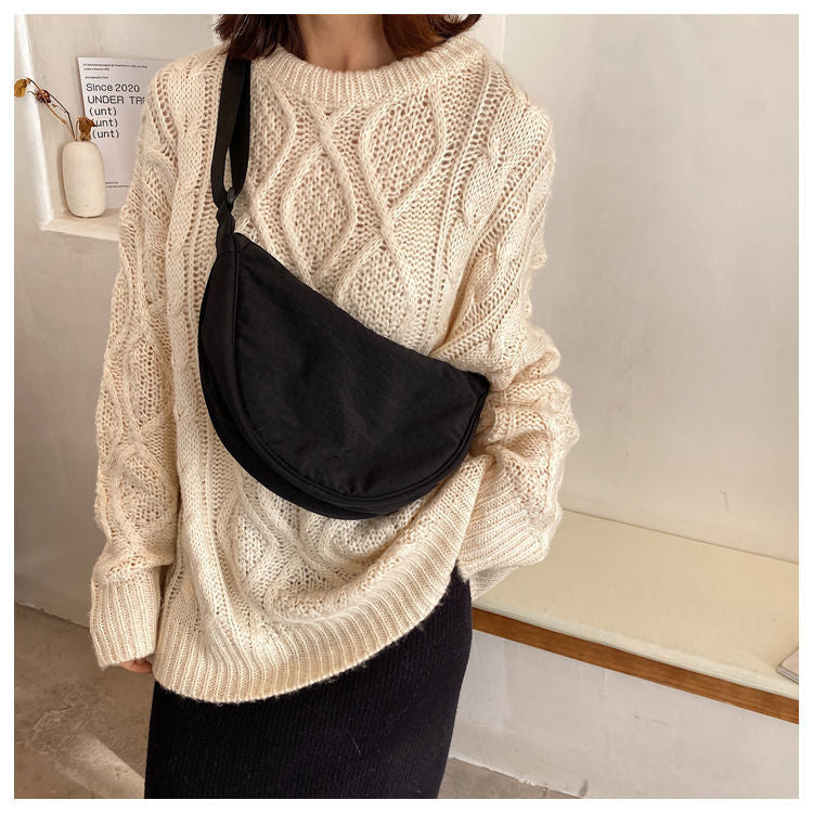 GR | Crescent-shaped bag