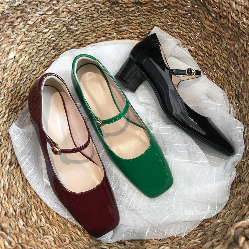 GR | Shoes with shiny block heels 