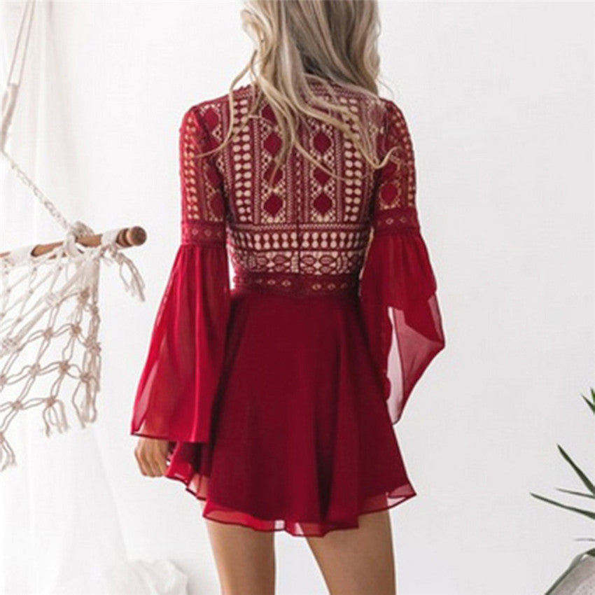 GR | Spitzen-Minikleid mit Weiten Ärmeln