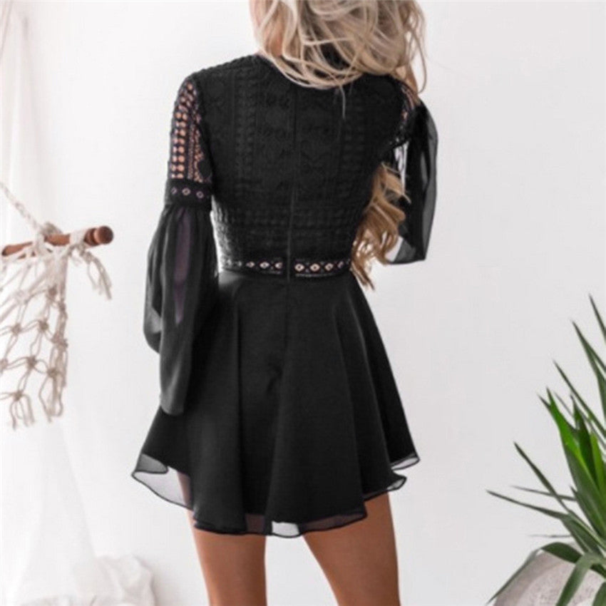 GR | Spitzen-Minikleid mit Weiten Ärmeln