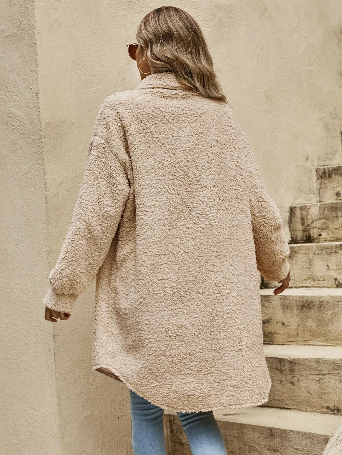 GR - Women's button-up coat with eye-catching buttons