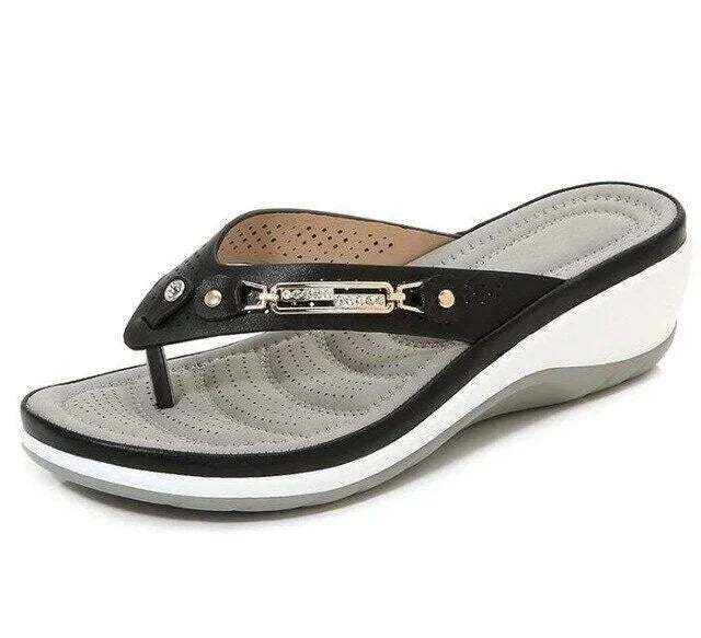 GR | Softly padded flip-flop sandals