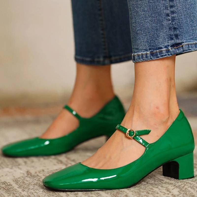 GR | Shoes with shiny block heels 