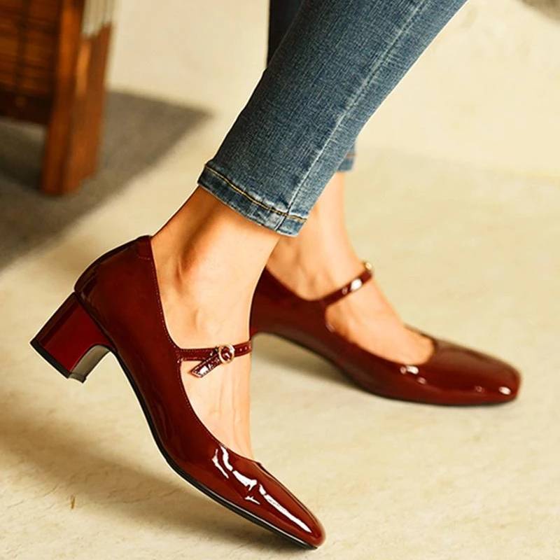 GR | Shoes with shiny block heels 