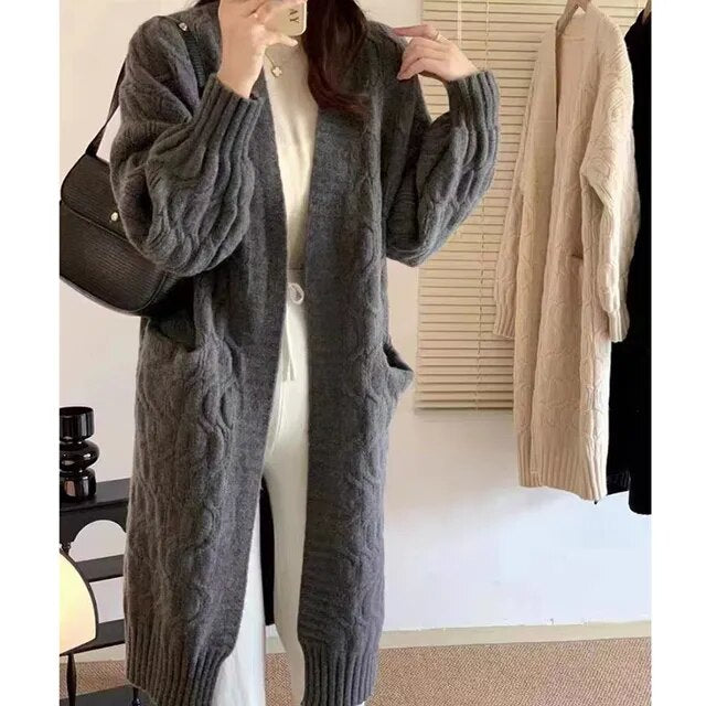 The casual, thick, knitted long coat 