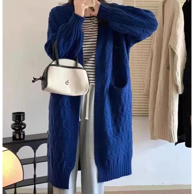 The casual, thick, knitted long coat 