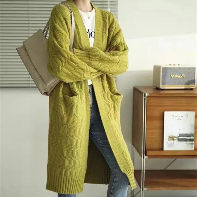 The casual, thick, knitted long coat 