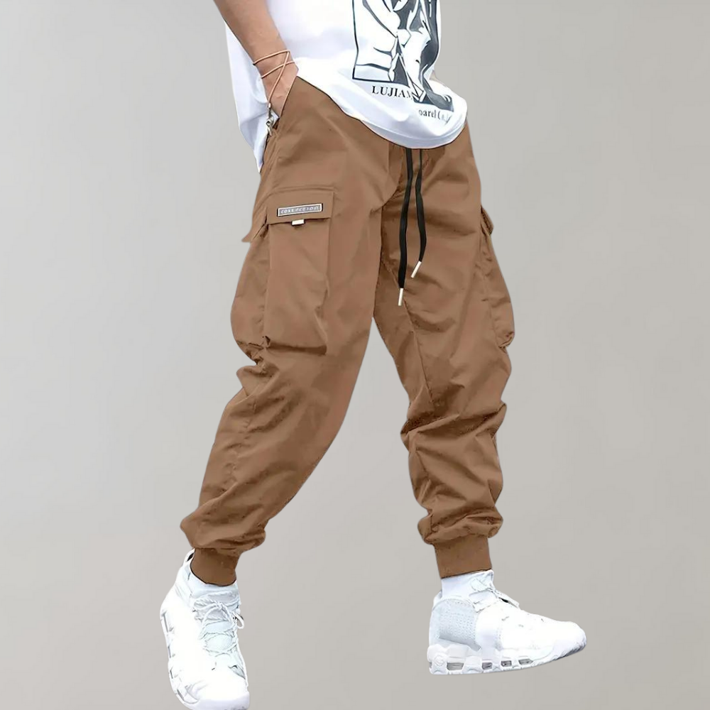 GR | Loose-fitting cargo pants with adjustable drawstring and multiple pockets