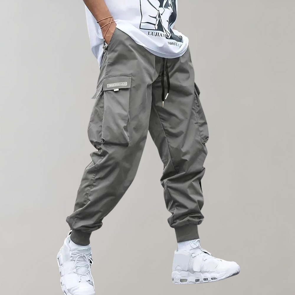 GR | Loose-fitting cargo pants with adjustable drawstring and multiple pockets