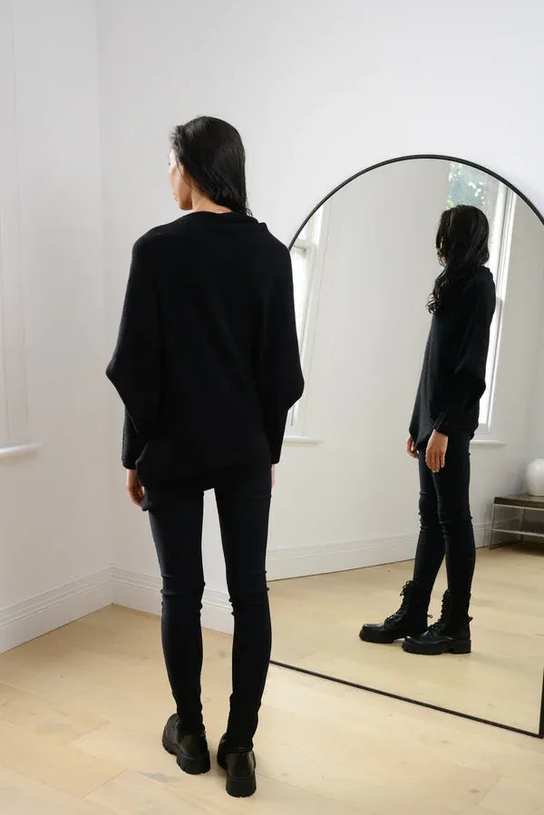 GR | Asymmetrischer Damenpullover mit eleganter Drapierung