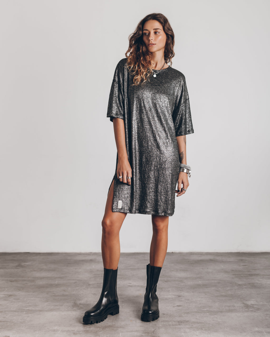 GR | Das dunkel glitzernde Leinenkleid