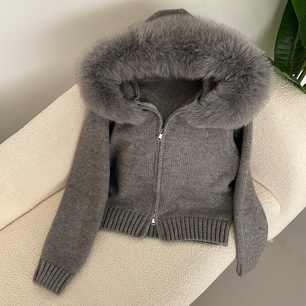 GR | Elegant cardigan with fur collar