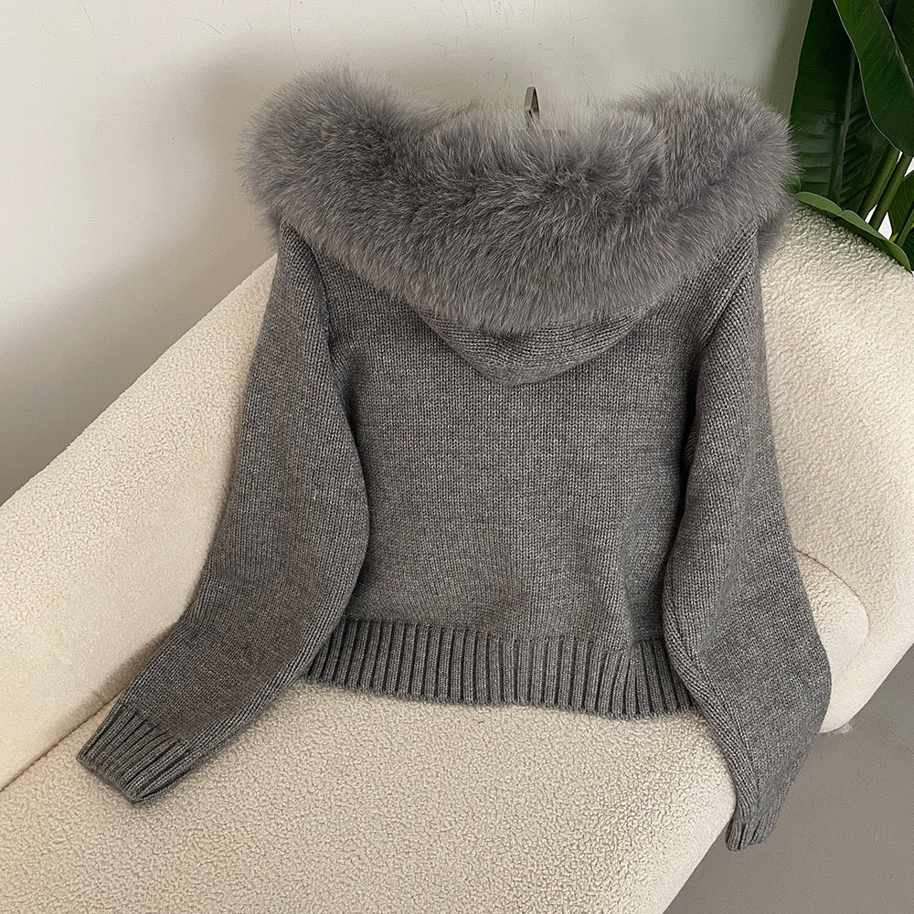 GR | Elegant cardigan with fur collar