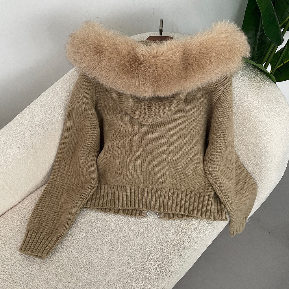GR | Elegant cardigan with fur collar