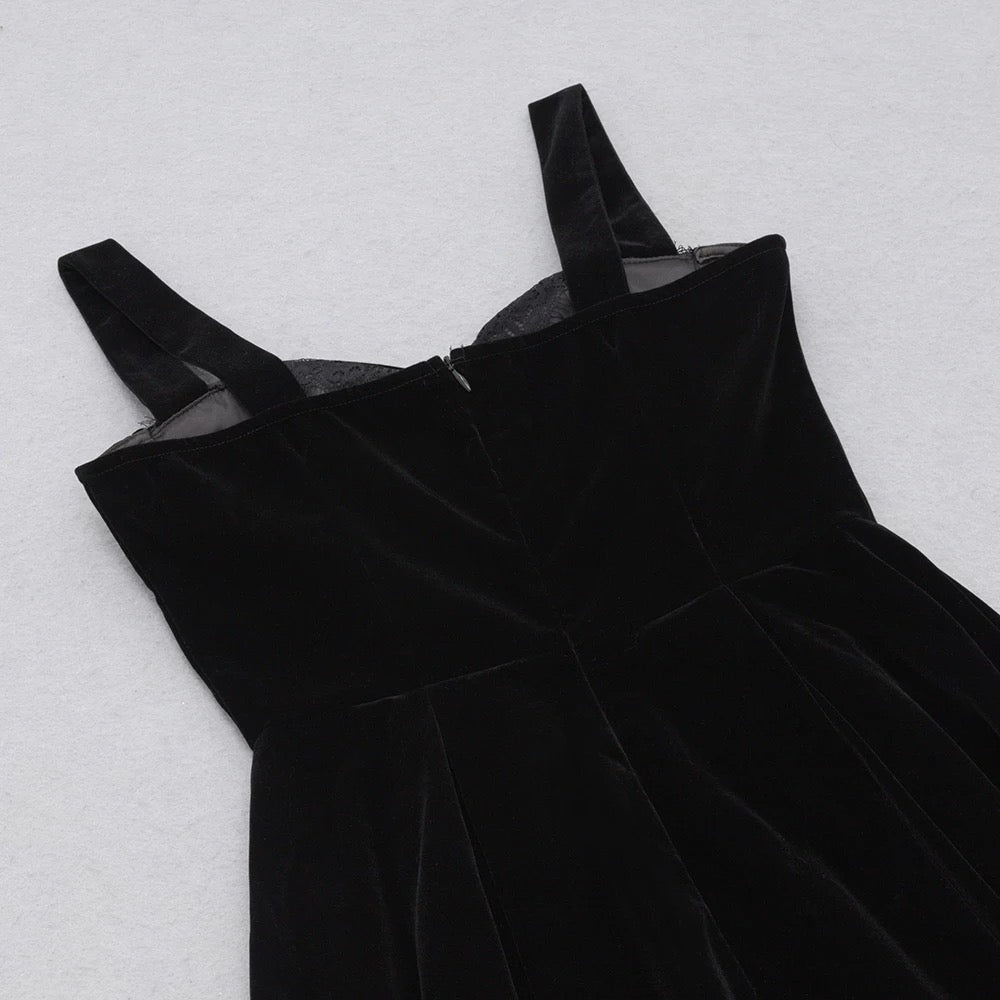 Tea-length ball gown in a style with a sweetheart neckline