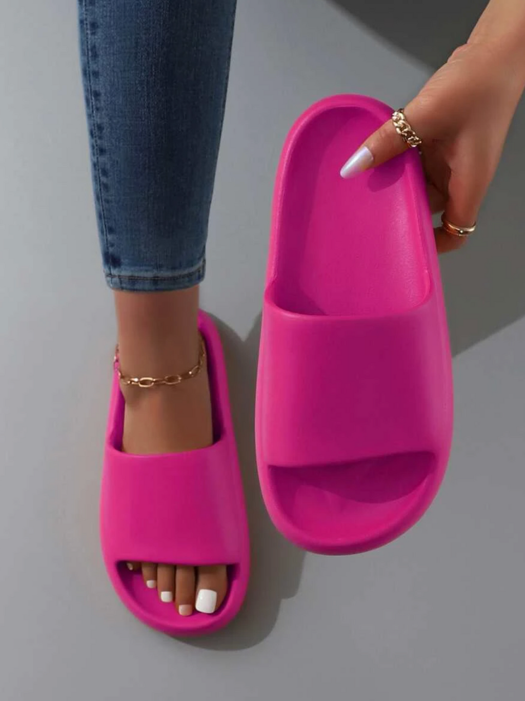 GR | Slippers Experience comfort and elegance 