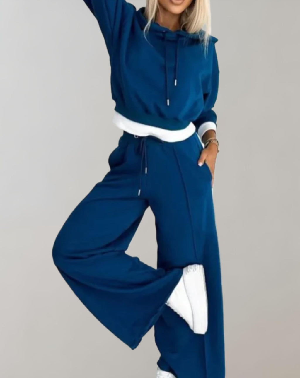 GR | 2-Piece Set with a Two-Tone Hoodie and Wide-Leg Trousers for Women