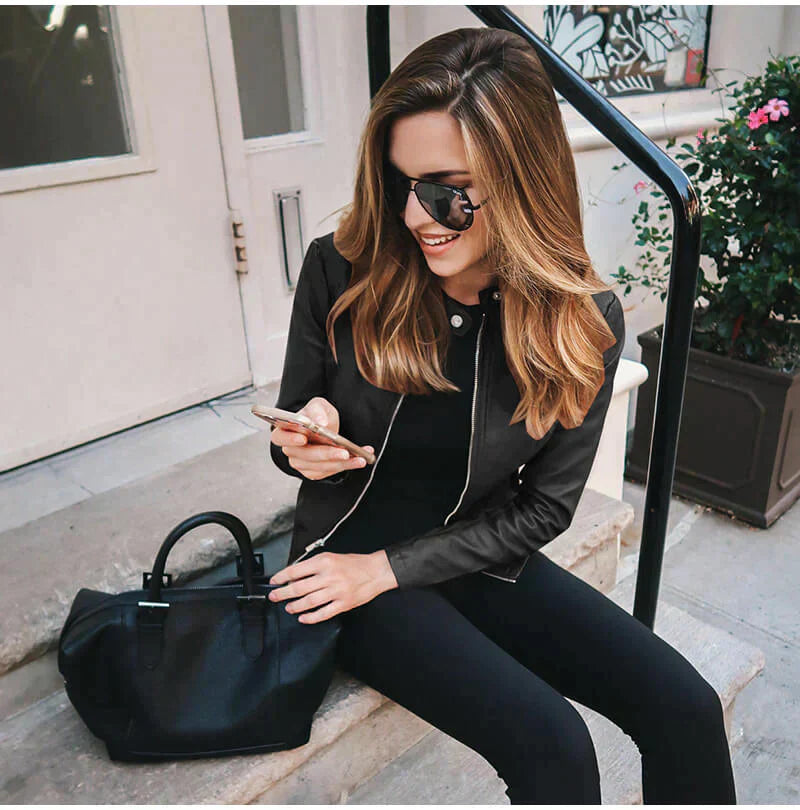 GR | Elegant leather jacket for women.