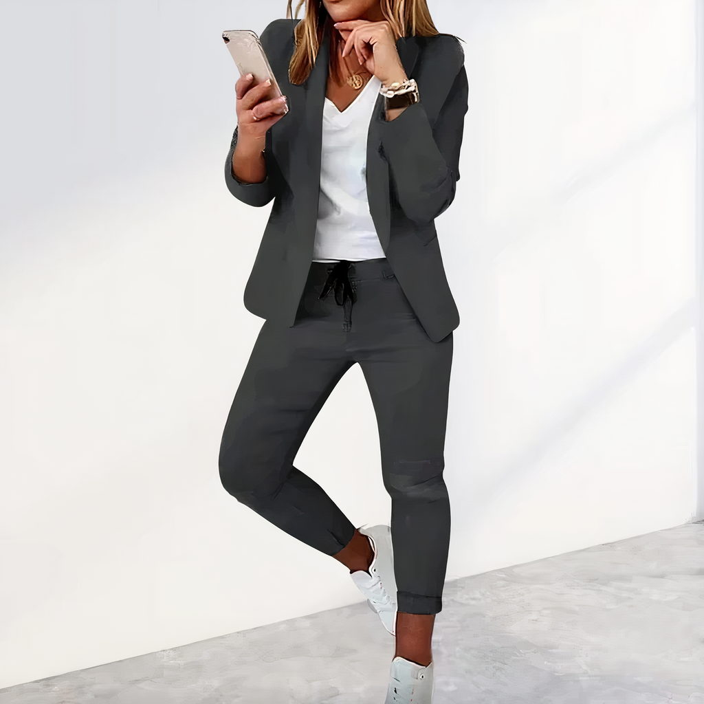GR | Women's Blazer and Trousers Set - Elegant & Professional
