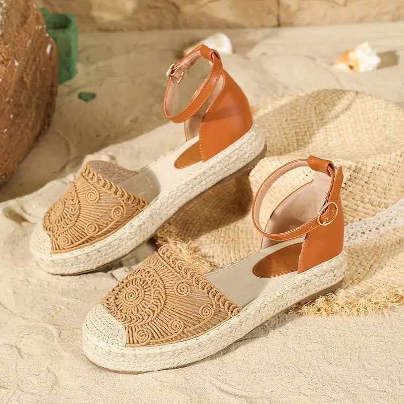 GR | Fashionable flat sandals with laces and buckle straps for comfort