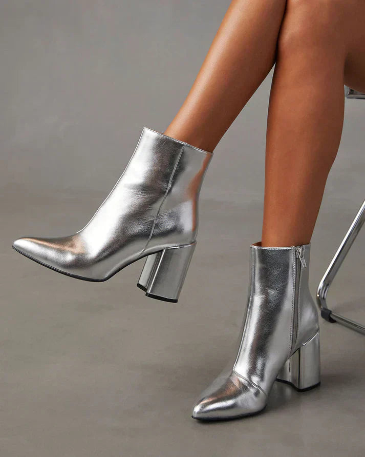 GR | Silver metallic ankle boots with block heels for a bold and trendy look