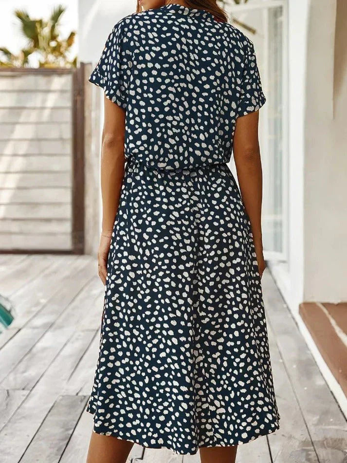 GR - Elegant short-sleeved shirt dress with polka dots and drawstring waist 