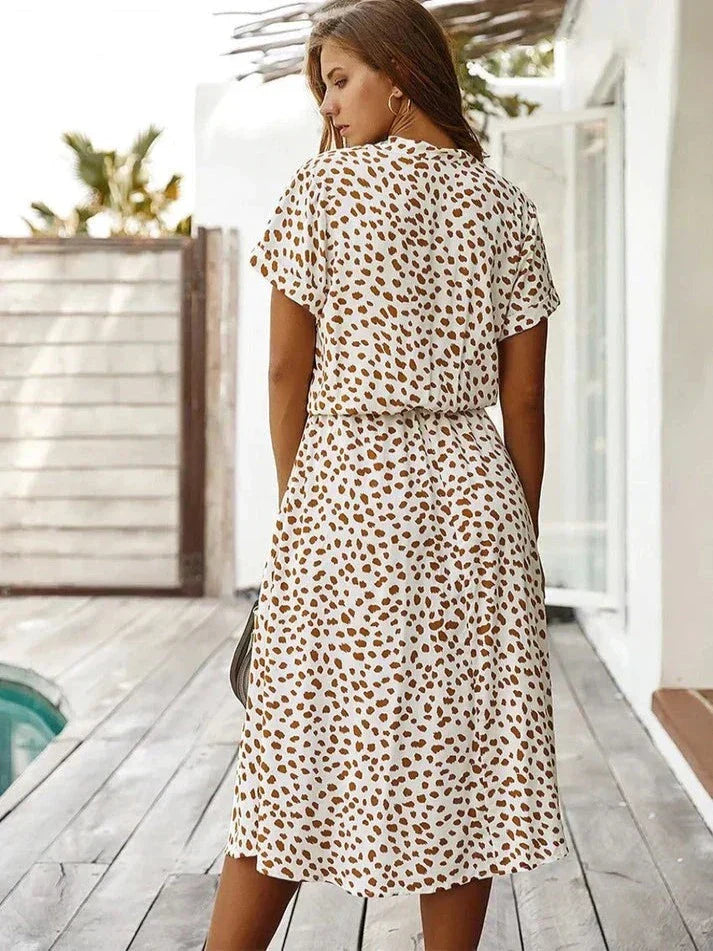 GR - Elegant short-sleeved shirt dress with polka dots and drawstring waist 