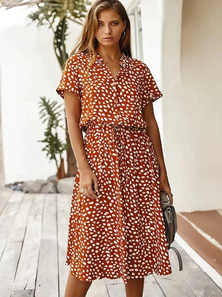GR - Elegant short-sleeved shirt dress with polka dots and drawstring waist 