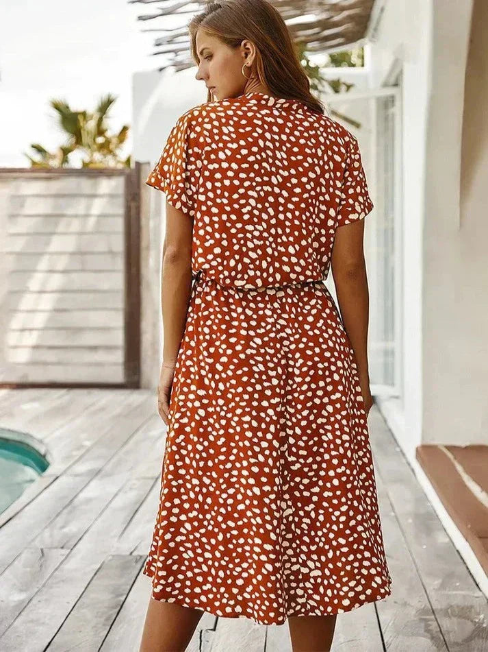 GR - Elegant short-sleeved shirt dress with polka dots and drawstring waist 
