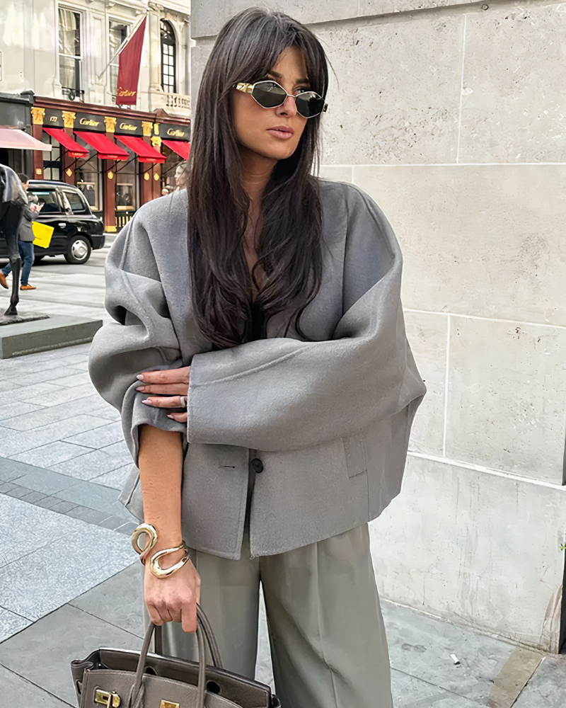 GR - Women's oversized cropped jacket with wide-leg trousers