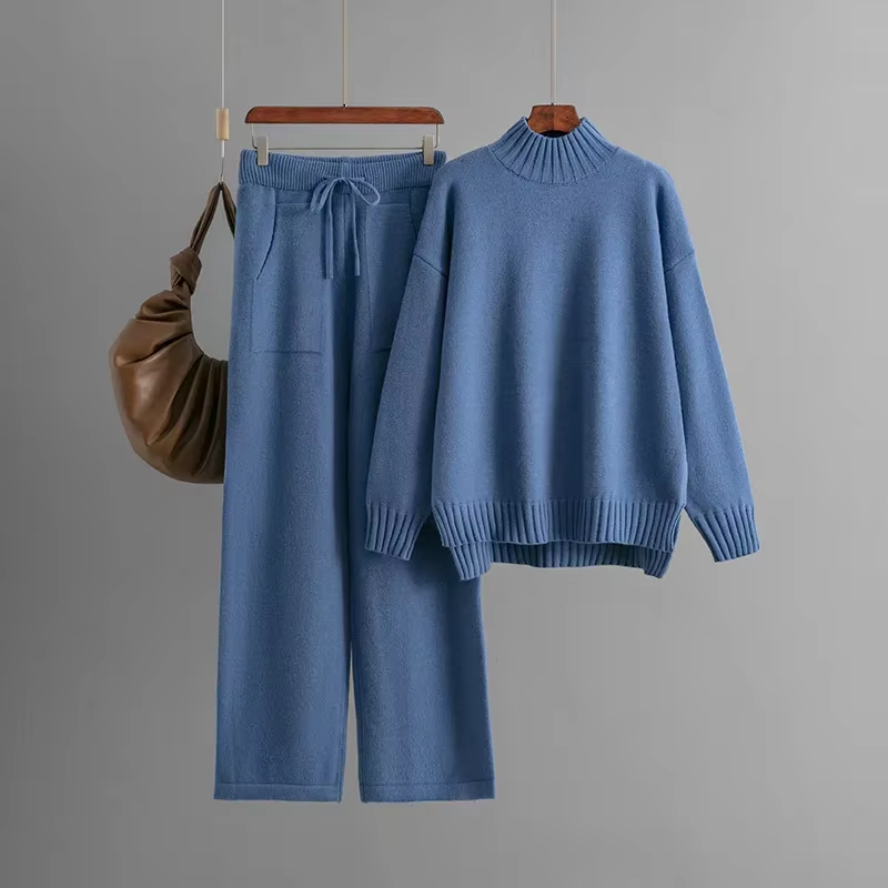 GR | Stylish set consisting of a long-sleeved sweater and straight-leg trousers 