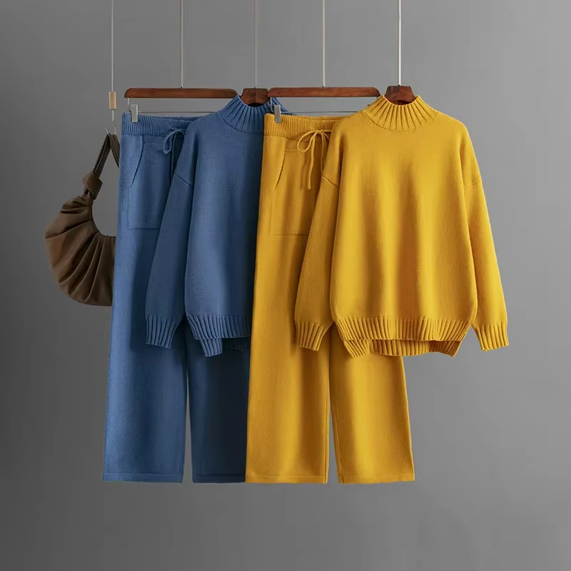 GR | Stylish set consisting of a long-sleeved sweater and straight-leg trousers 