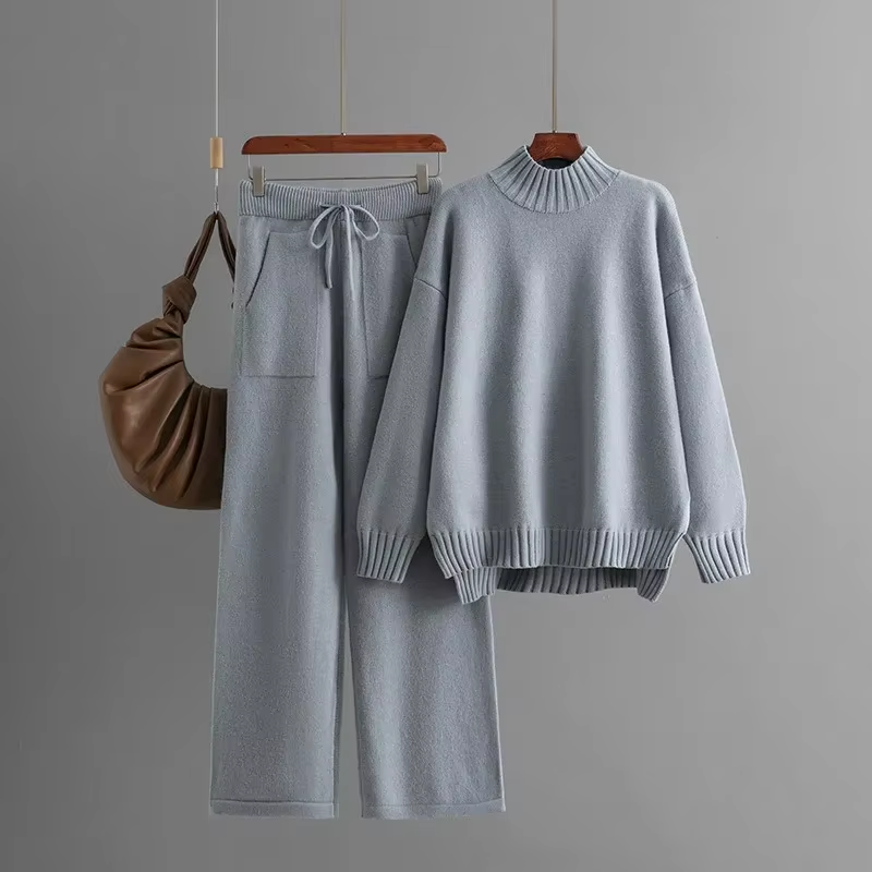 GR | Stylish set consisting of a long-sleeved sweater and straight-leg trousers 