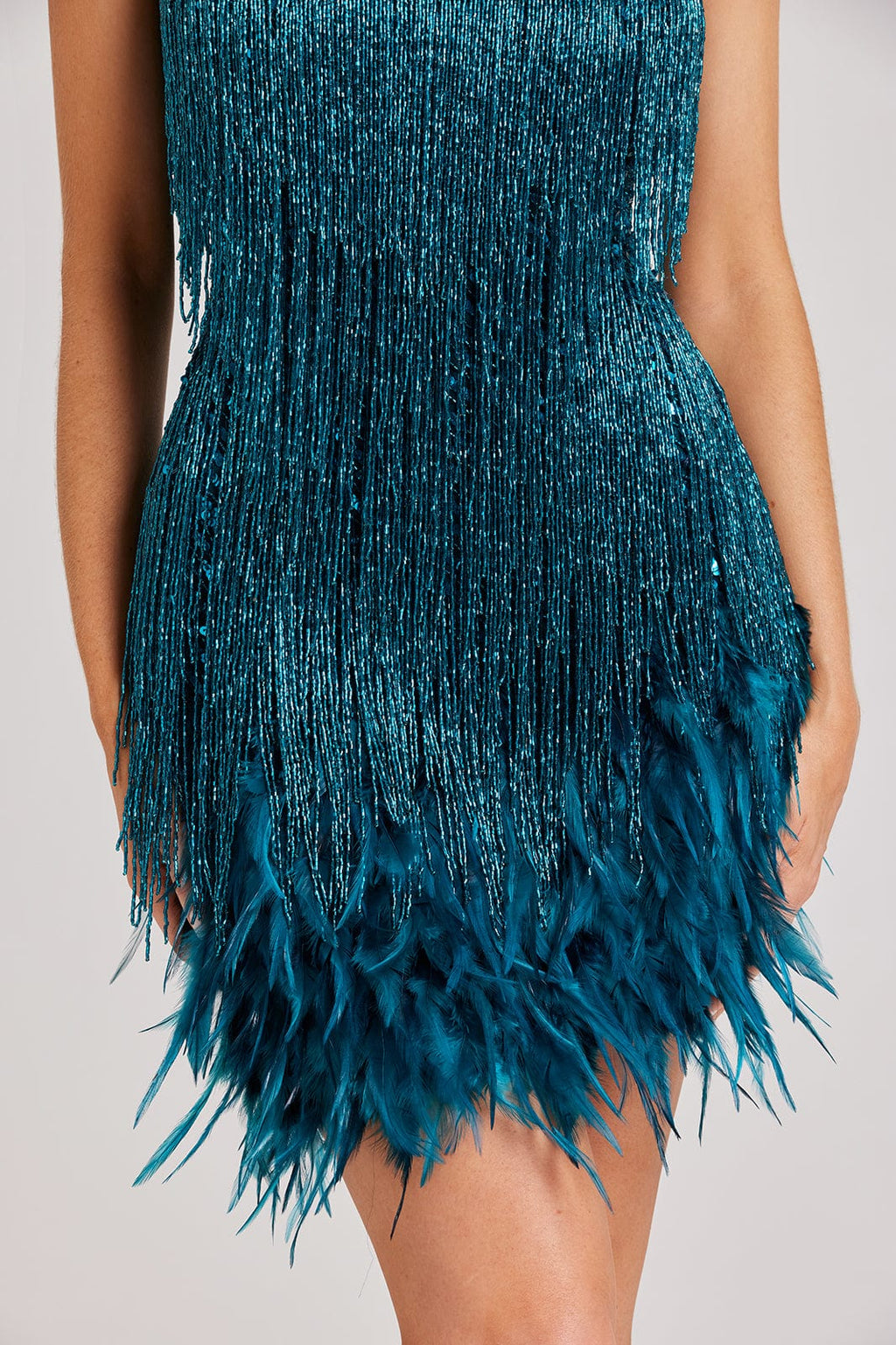 GR | Kleid mit Pailletten und Federn