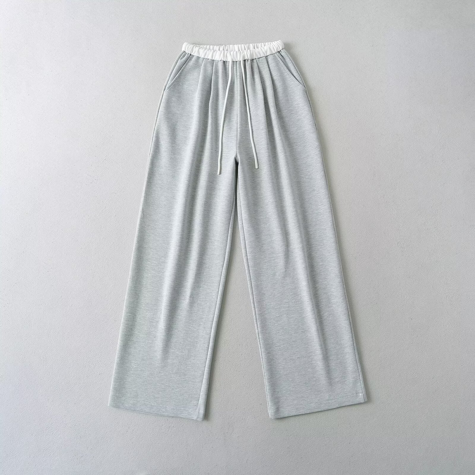 Women's comfortable sweatpants with elastic waistband and side pockets, size