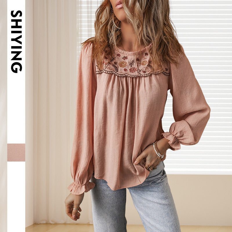 Women's blouse with artistic embroidery and a relaxed fit, size S