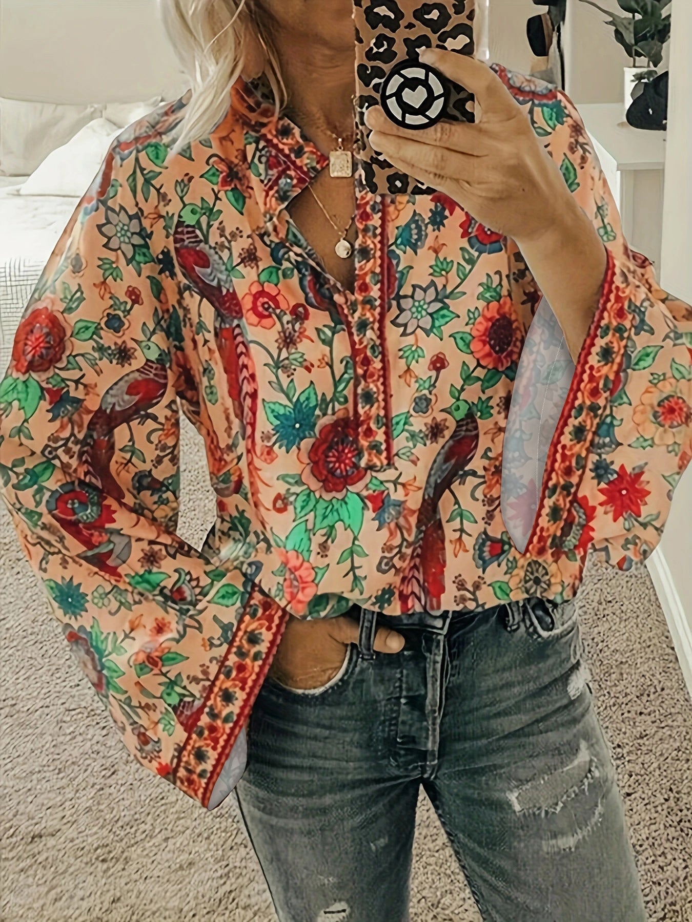 Women's blouse with floral pattern and wide sleeves, size