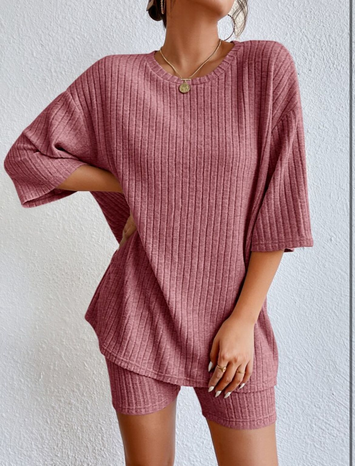 Women's comfortable short-sleeved set with ribbed knit and relaxed fit, size
