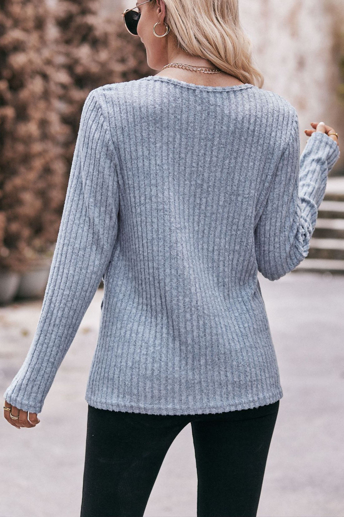 GR Round hem buttoned brushed top