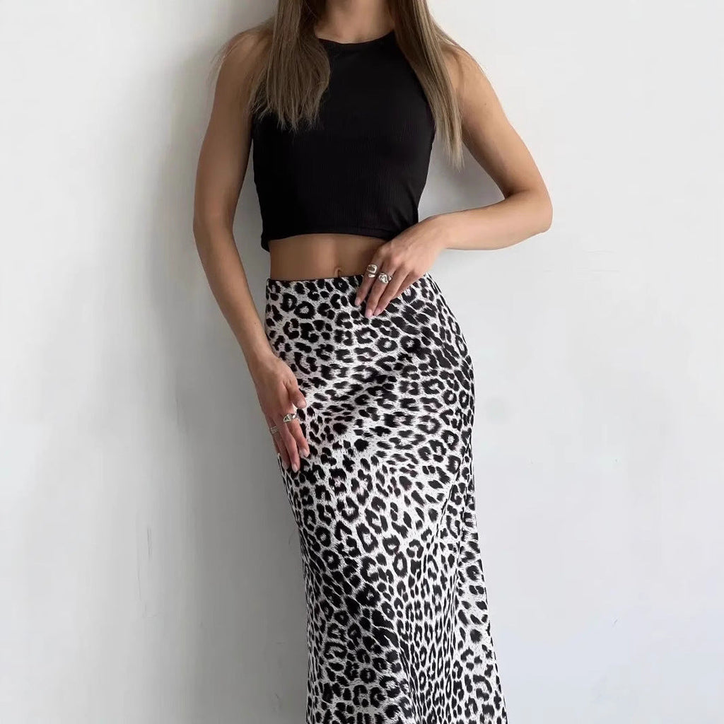 Women's figure-hugging maxi skirt with animal print and elastic waistband, size [size missing]