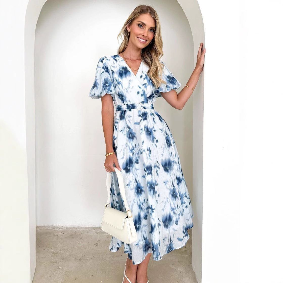 Women's midi dress with a fitted cut, voluminous sleeves and an elegant wave pattern, size GR