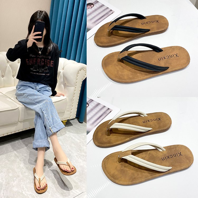 Women's thong sandals with a comfortable footbed and versatile design, size GR