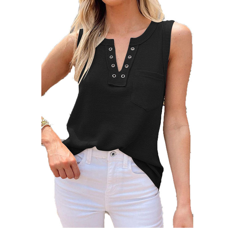 Women's sleeveless top with button placket and chest pocket, size