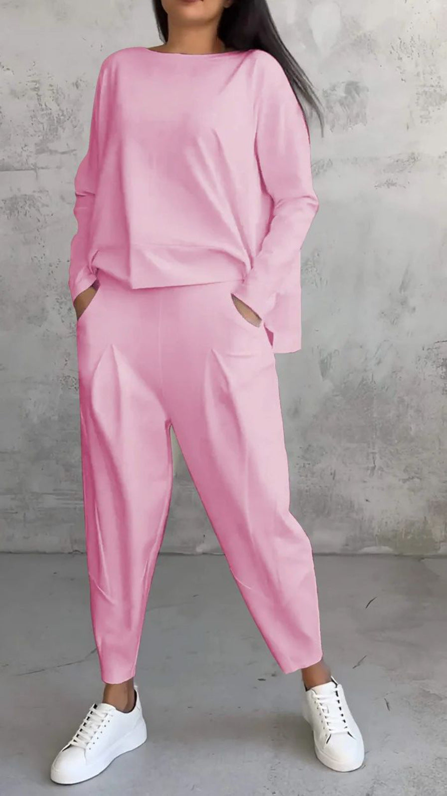 GR | Solid color slim-fit trouser suit with round neckline