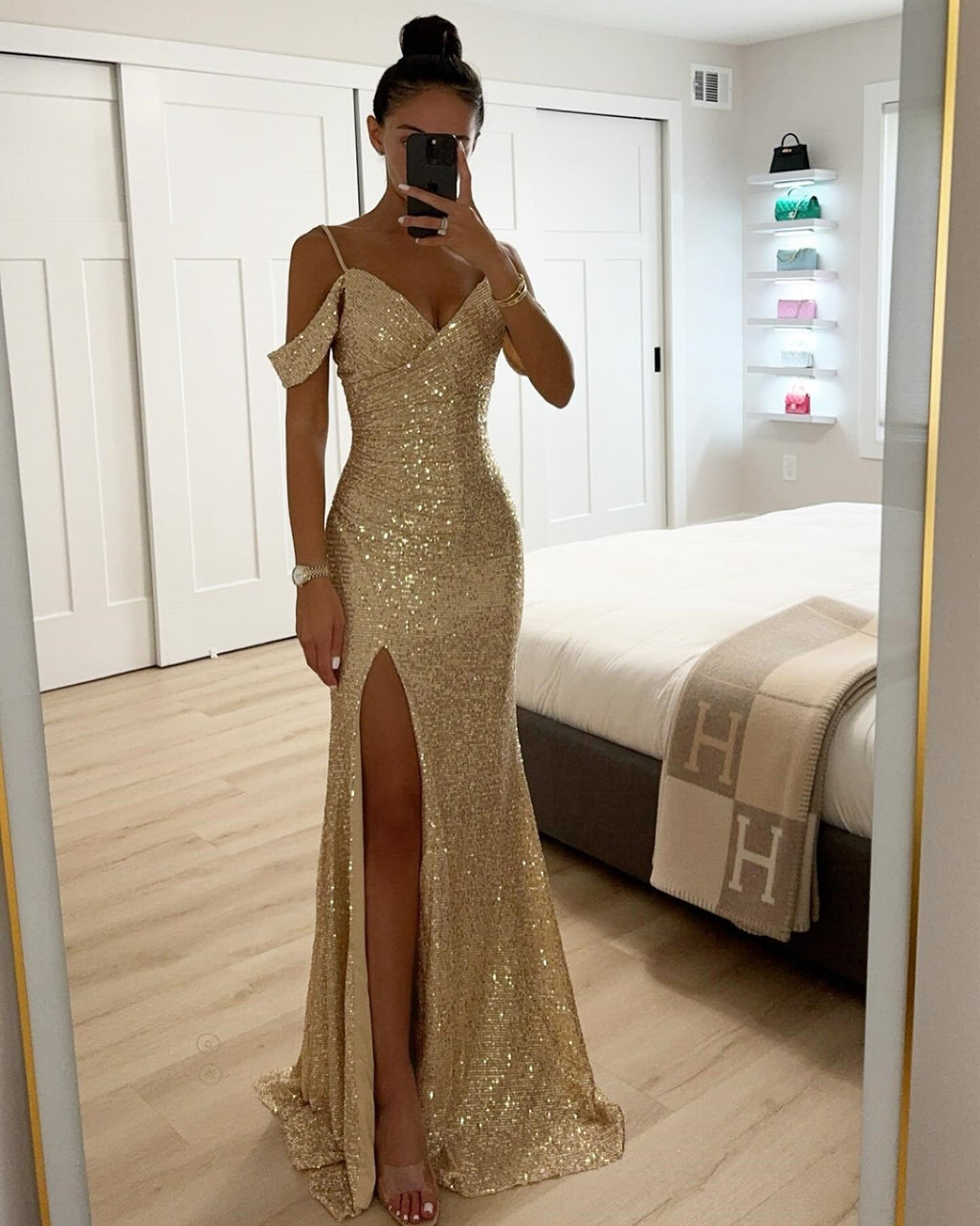 GR | Elegant women's dress with sequins and straps