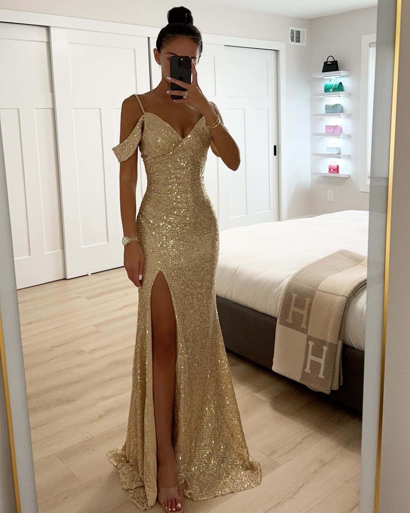 GR | Elegant women's dress with sequins and straps